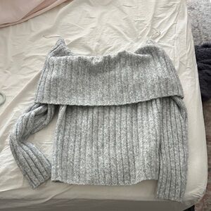 Abercrombie & Fitch Light Gray Off-Shoulder Sweater